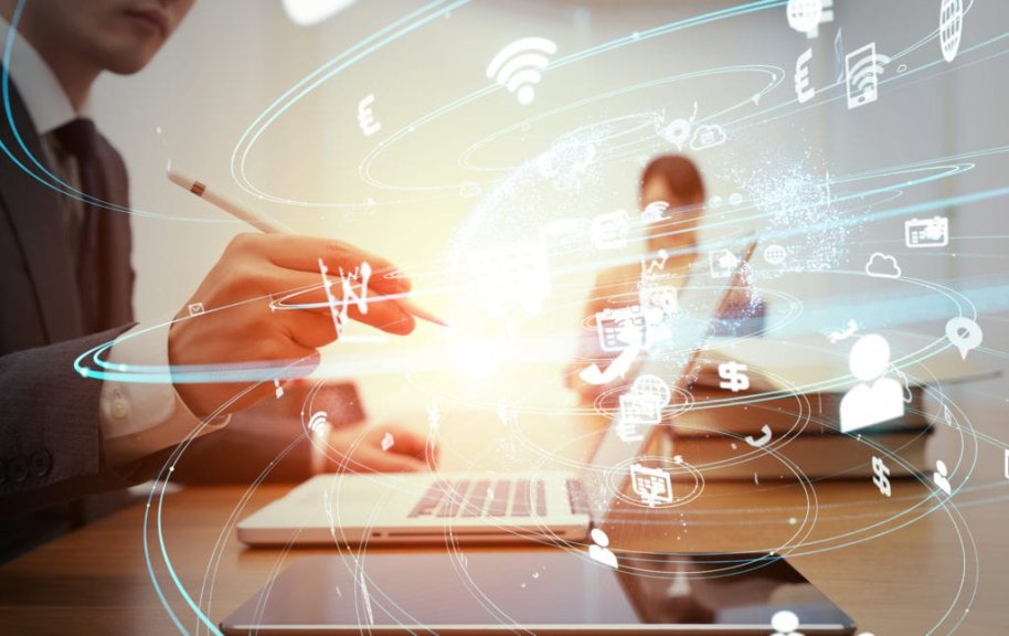 Monetiza tu experiencia: productos digitales y cursos escalables Escala tus habilidades: convierte la experiencia en productos digitales rentables