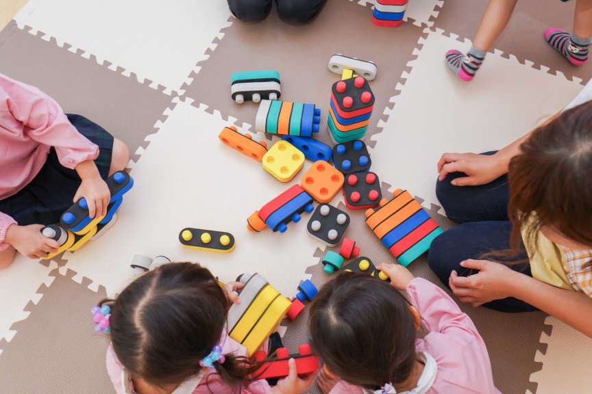 Negocio de Guardería en Casa: Nutre Mentes Jóvenes y Construye Comunidad Lanza una Guardería desde Casa: Soluciones de Cuidado Infantil Seguras y Sostenibles
